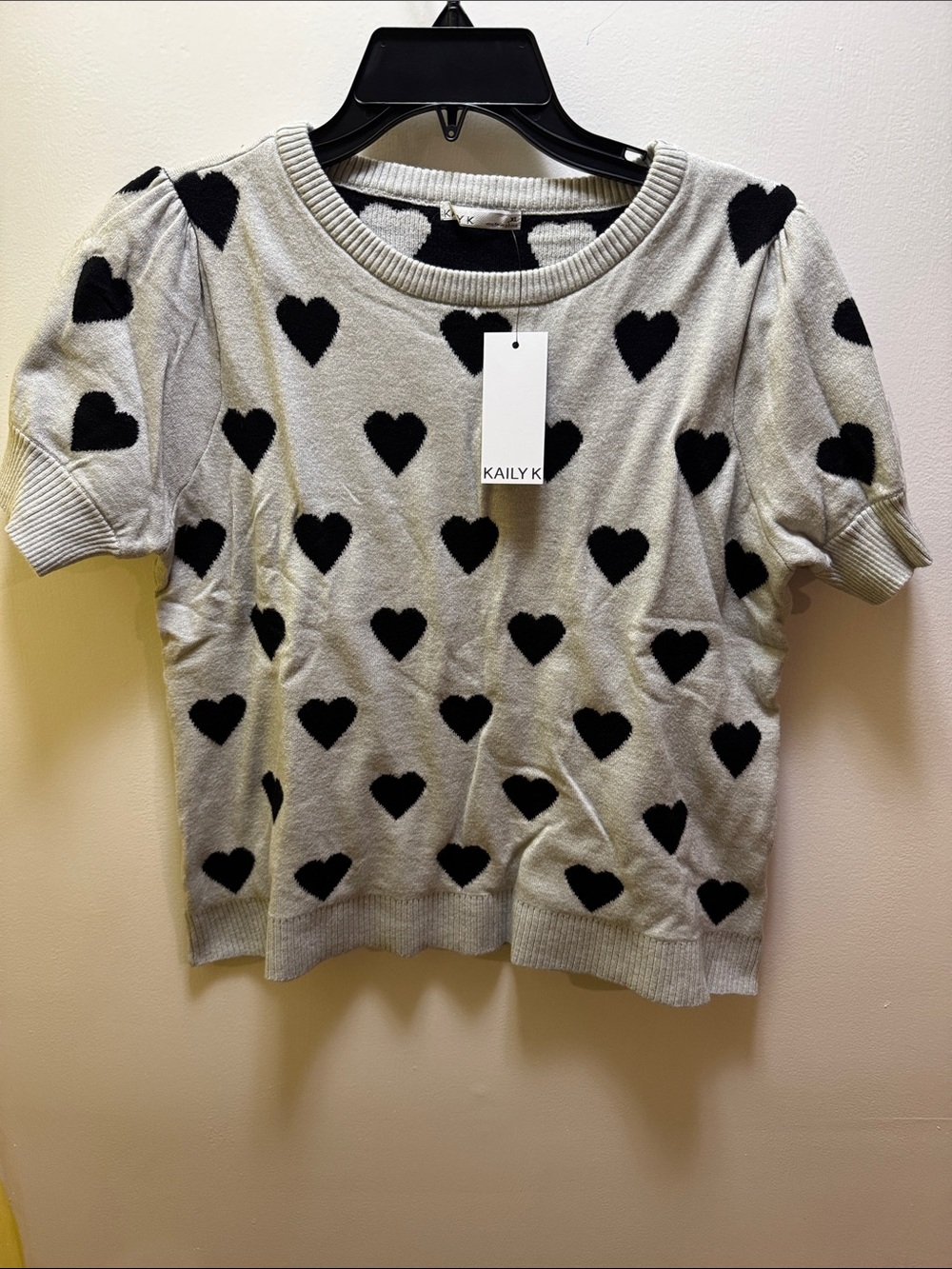 Short-Sleeve Heart Print Sweater Top - Light Gray/Black